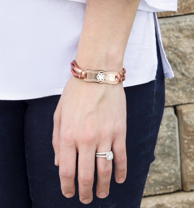 Cartier medical outlet alert bracelet